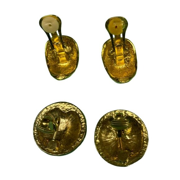 Lot of two pair Vintage Gold tone and Off White Cream Ivory Enamel Clip on Women - Picture 3 of 3